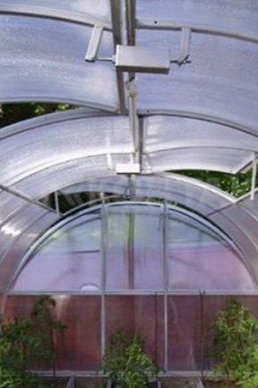  Rooftop greenhouses: features and types