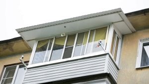  Kaca-kaca balkoni dengan bumbung