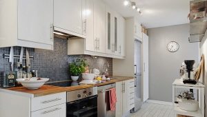  The combination of gray walls with the color of the kitchen set