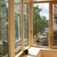  Kaca balkoni dengan pokok